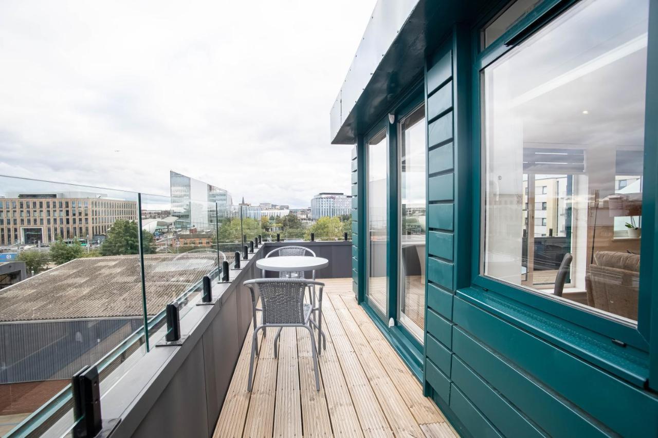 Luxe & Stylish 1 & 2 Bed Flats Near Heathrow, Legoland, & Windsor Slough Kültér fotó