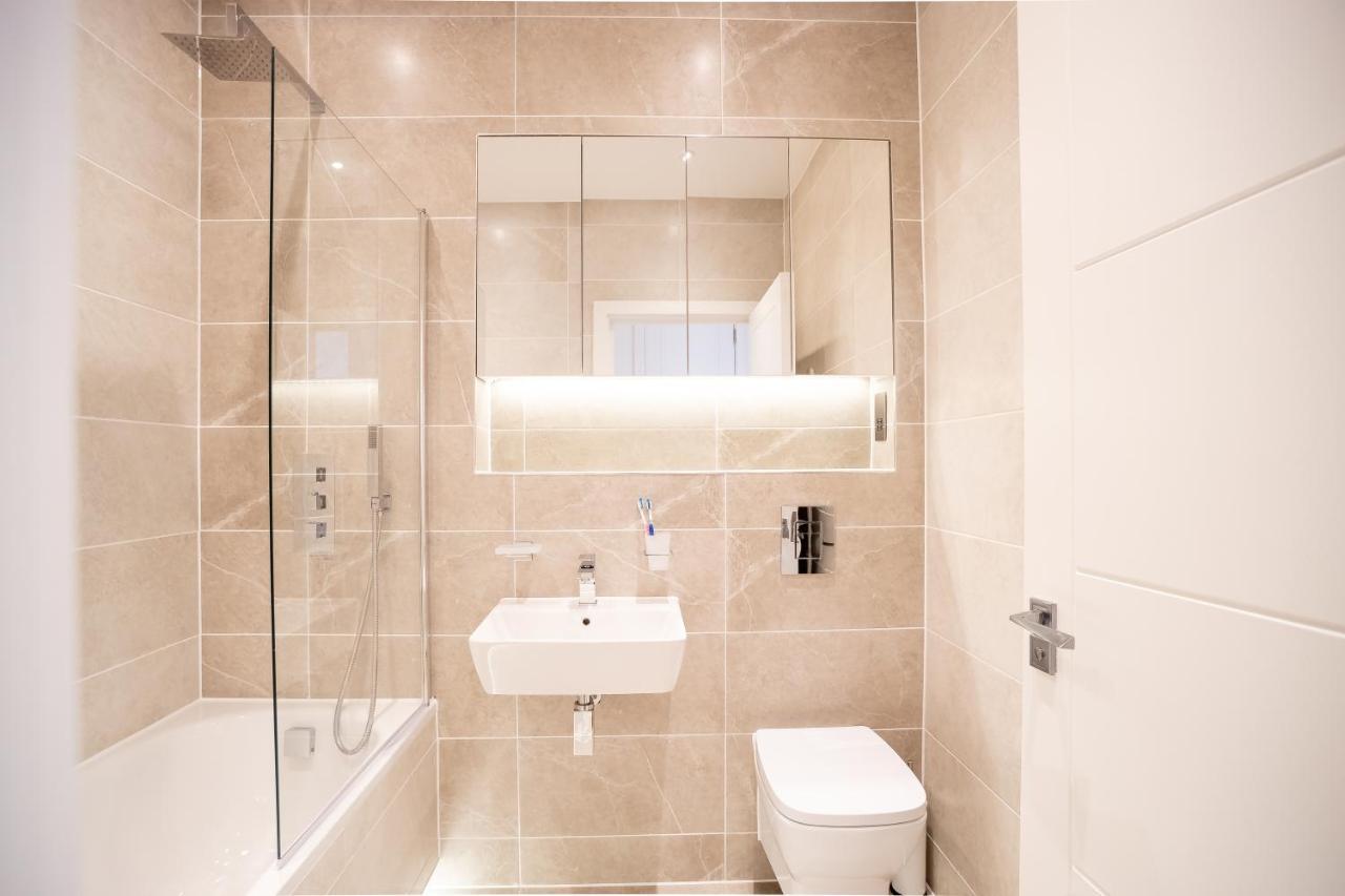 Luxe & Stylish 1 & 2 Bed Flats Near Heathrow, Legoland, & Windsor Slough Kültér fotó