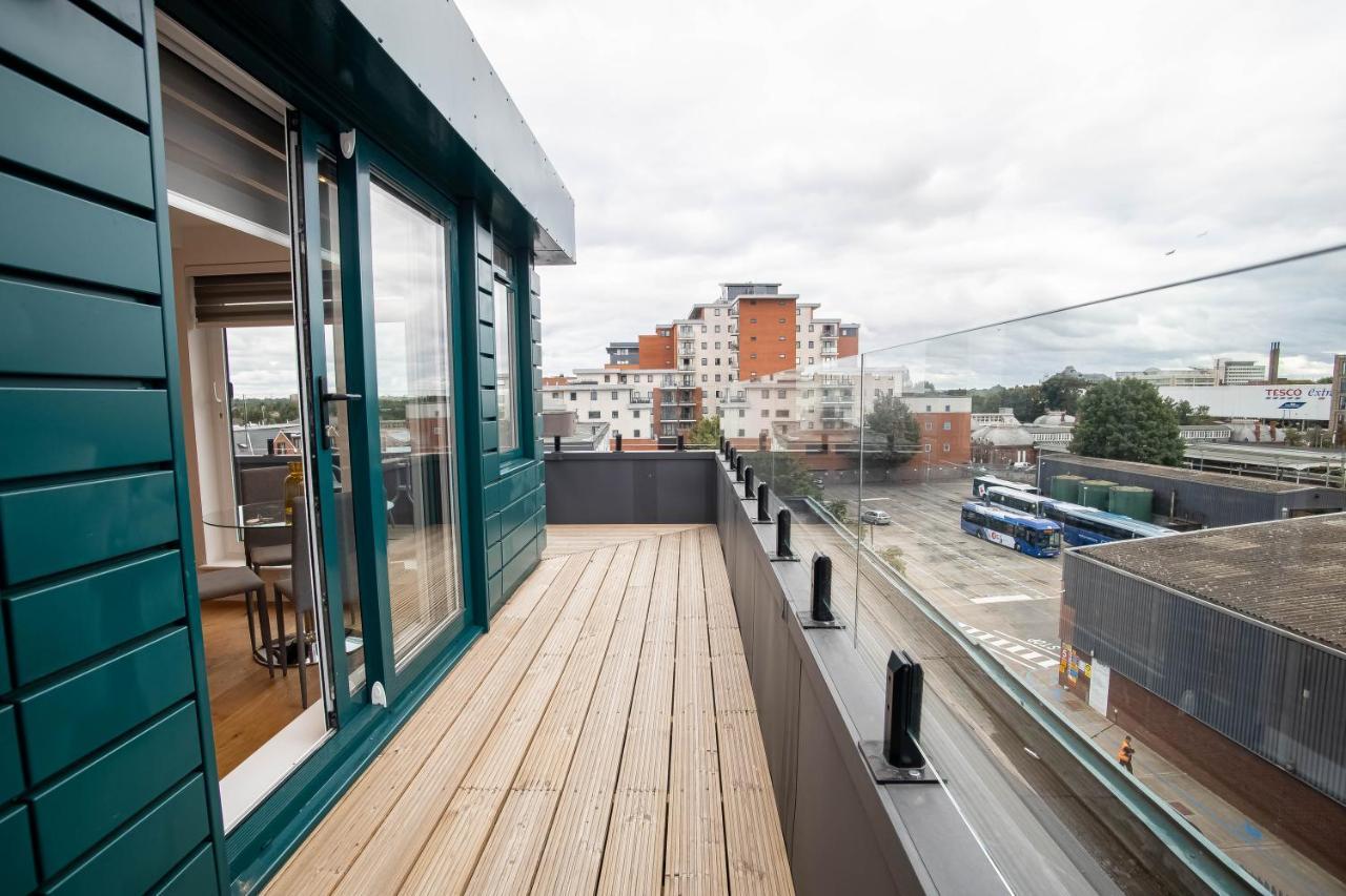 Luxe & Stylish 1 & 2 Bed Flats Near Heathrow, Legoland, & Windsor Slough Kültér fotó